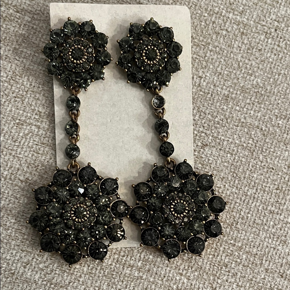 Vintage-Inspired Black Crystal Drop Earrings